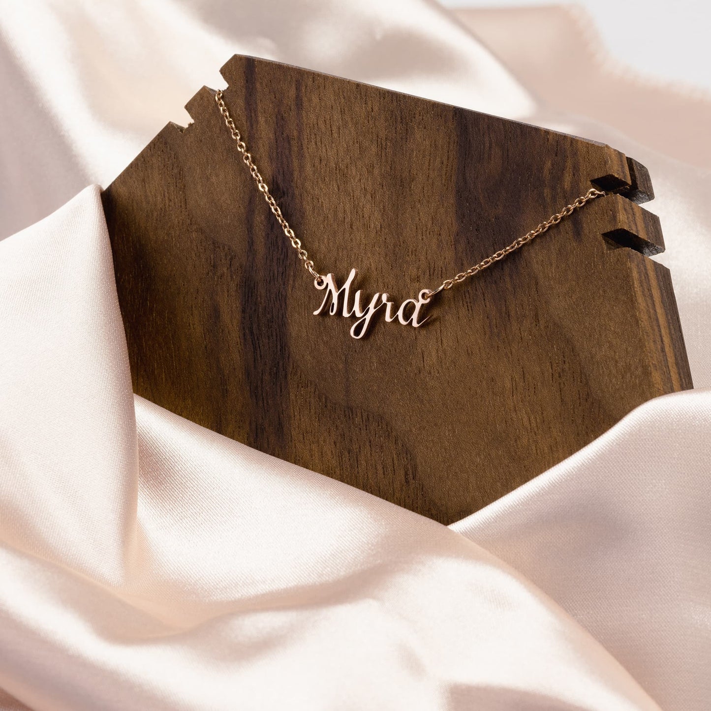 NAME NECKLACE: COOKIE FONT